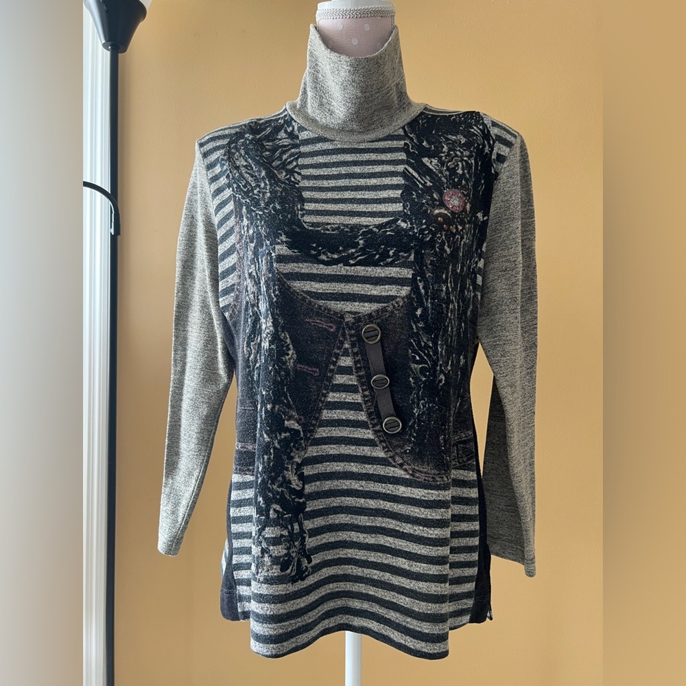 Top with stripes